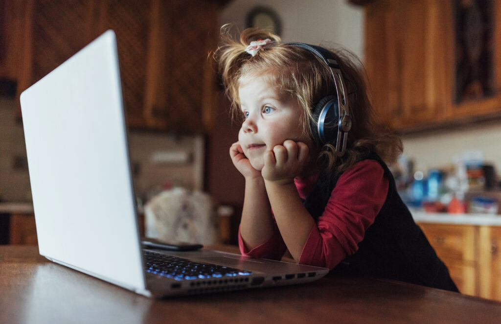 Den bezpečnějšího internetu: 6 tipů na bezpečnější internet pro vaše dítě